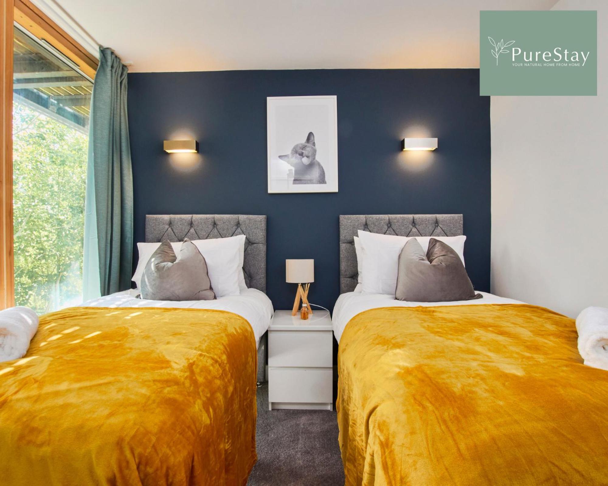 Beautiful Four Bed House By Purestay Short Lets & Serviced Accommodation Coventry With Parking Exterior photo
