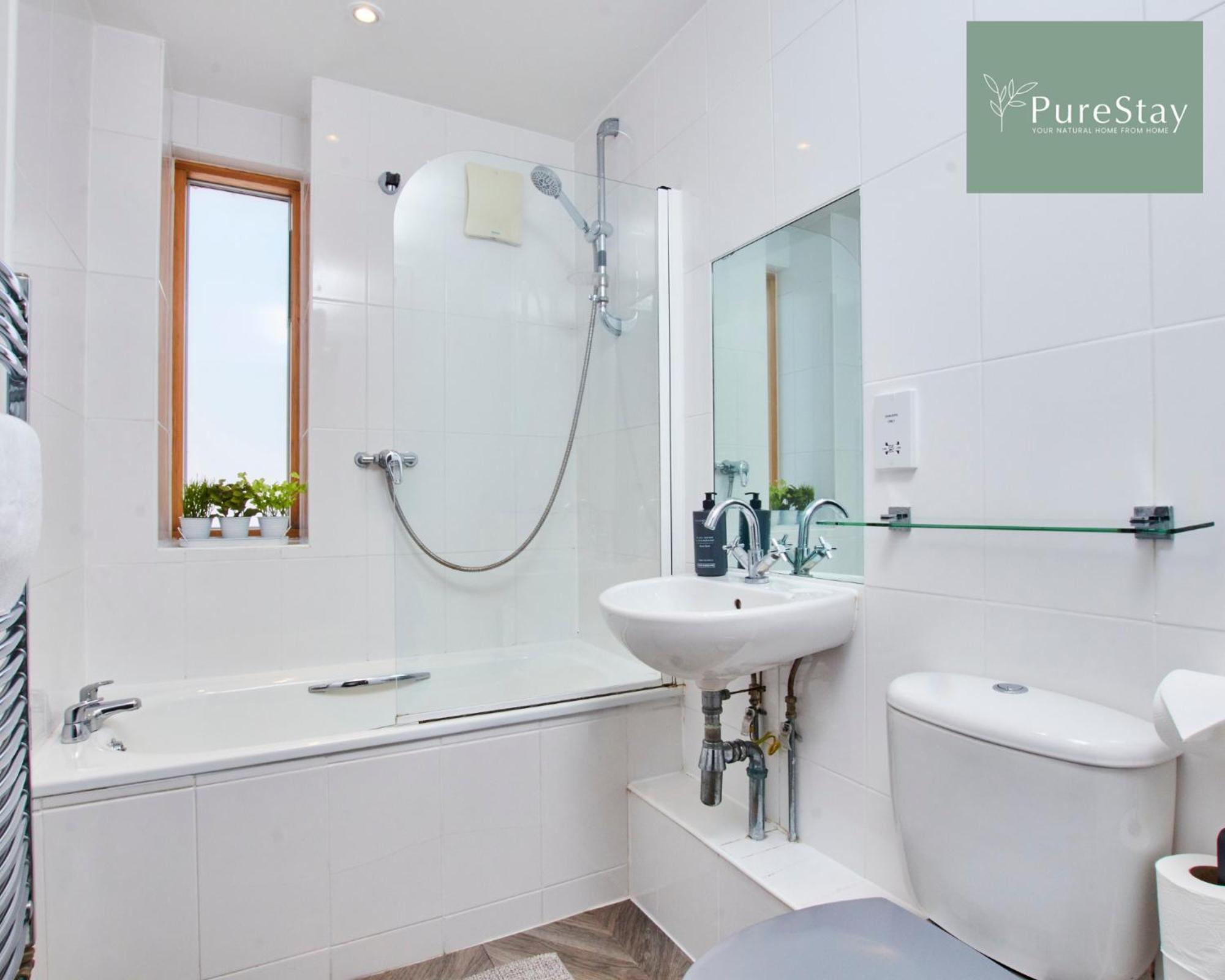 Beautiful Four Bed House By Purestay Short Lets & Serviced Accommodation Coventry With Parking Exterior photo