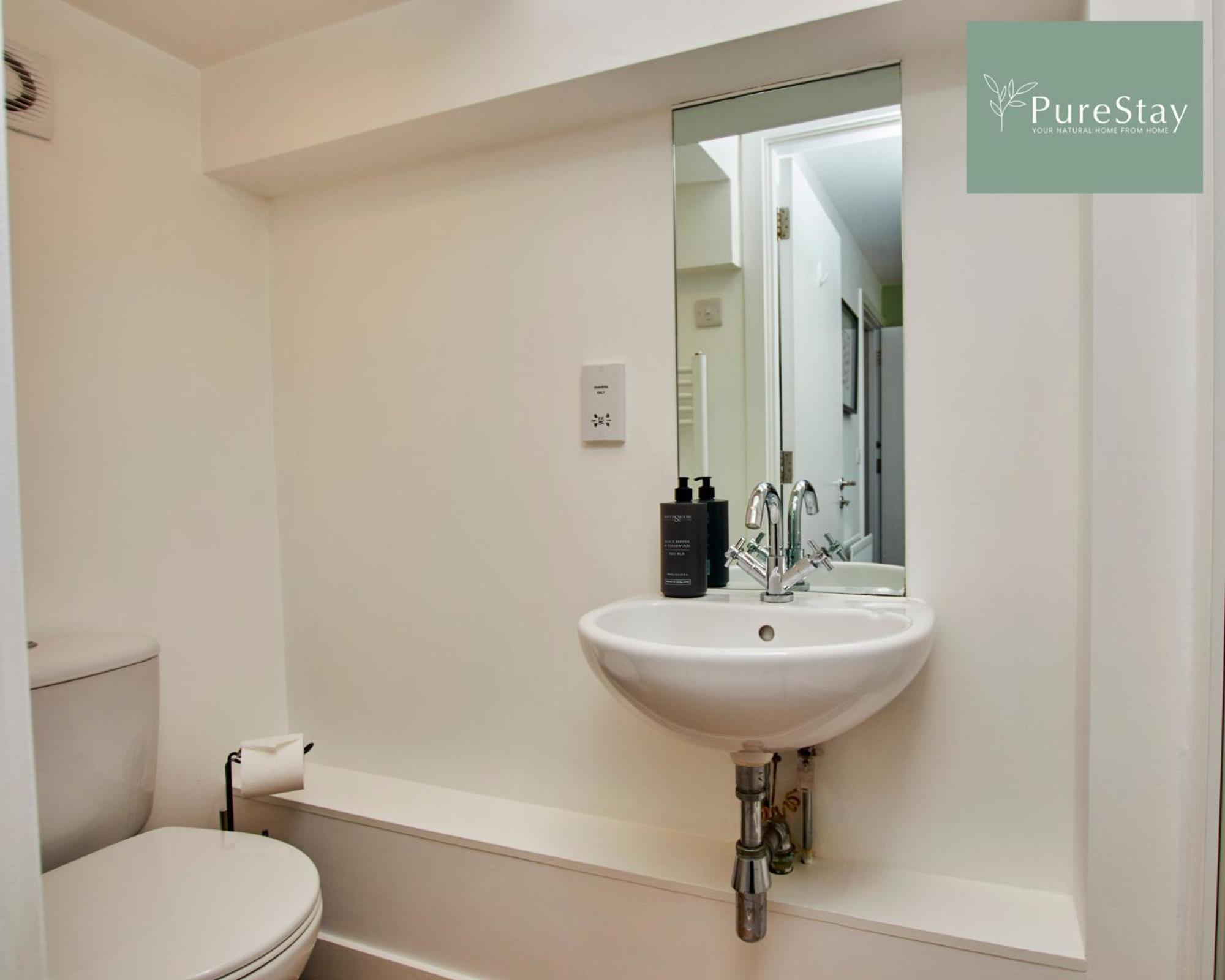 Beautiful Four Bed House By Purestay Short Lets & Serviced Accommodation Coventry With Parking Exterior photo