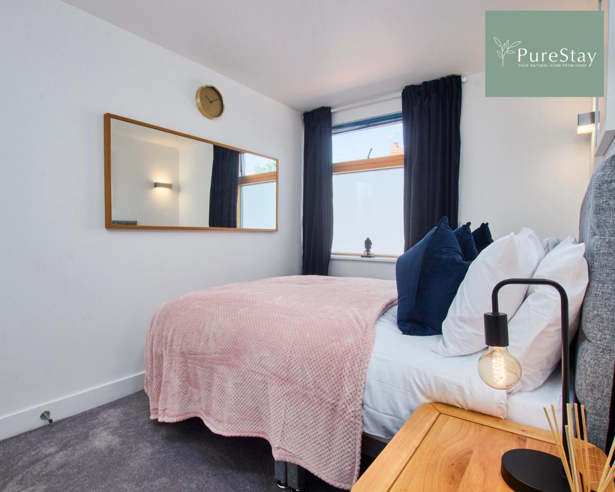 Beautiful Four Bed House By Purestay Short Lets & Serviced Accommodation Coventry With Parking Exterior photo