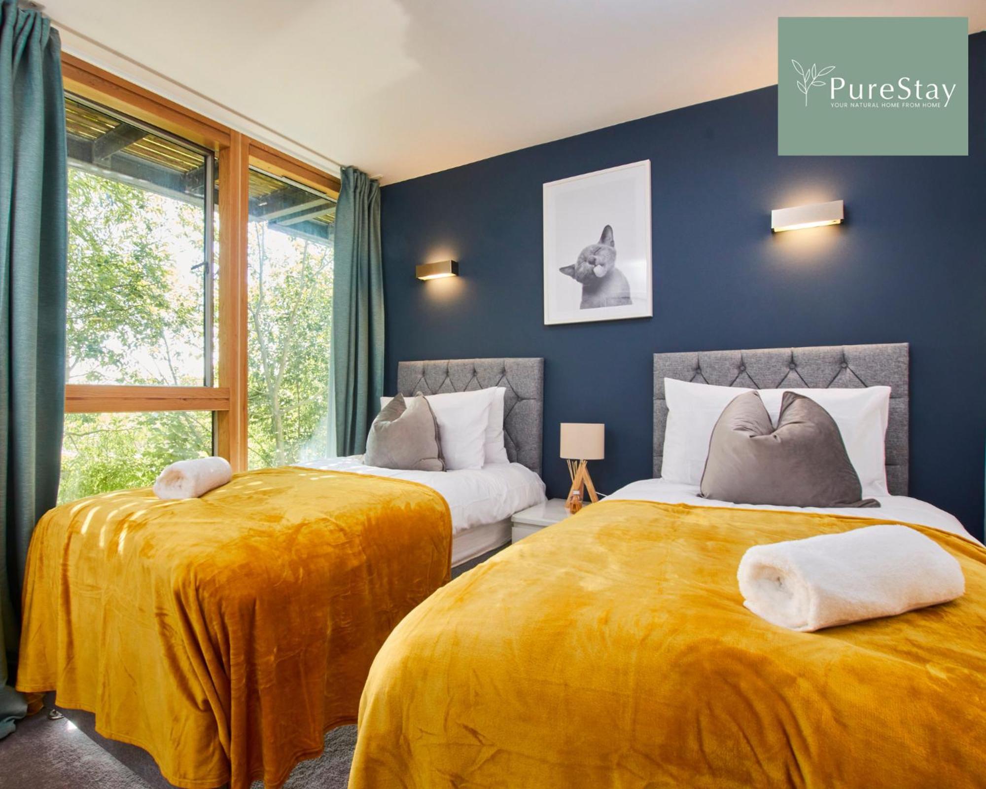 Beautiful Four Bed House By Purestay Short Lets & Serviced Accommodation Coventry With Parking Exterior photo