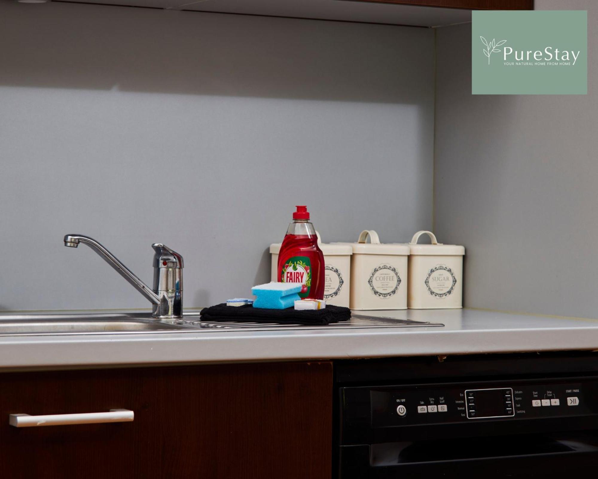 Beautiful Four Bed House By Purestay Short Lets & Serviced Accommodation Coventry With Parking Exterior photo