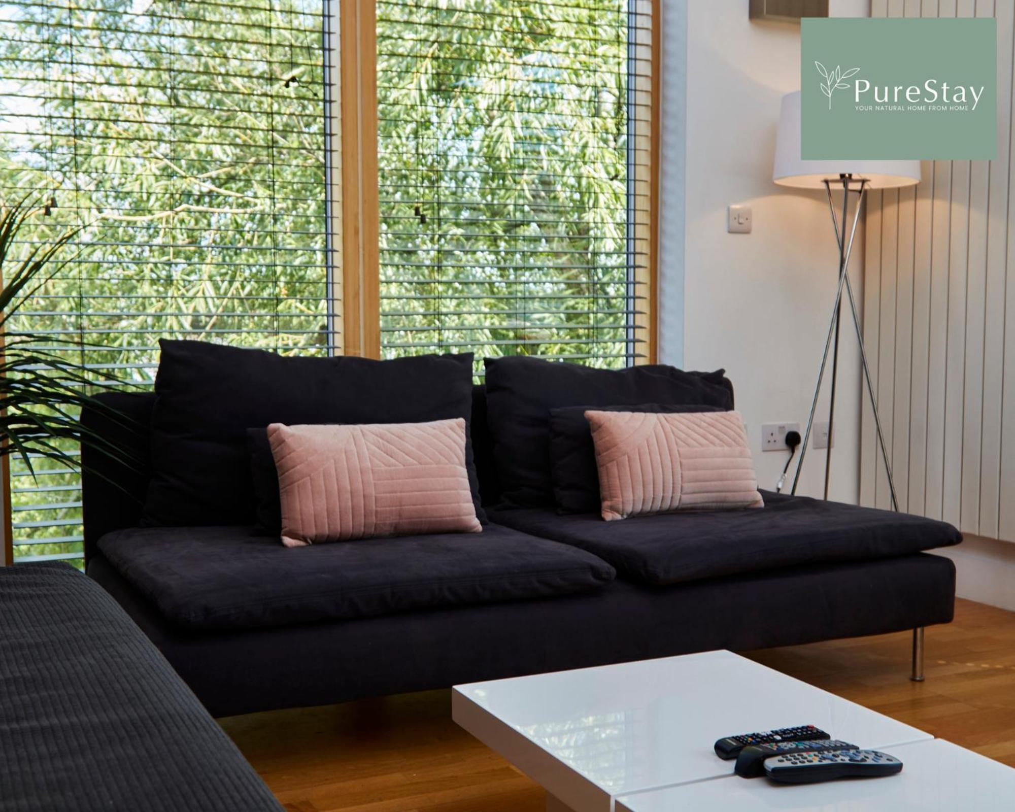 Beautiful Four Bed House By Purestay Short Lets & Serviced Accommodation Coventry With Parking Exterior photo